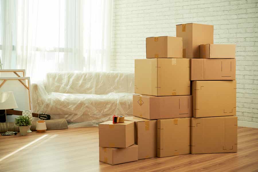 Taşınma öncesi paketlenmiş kutular